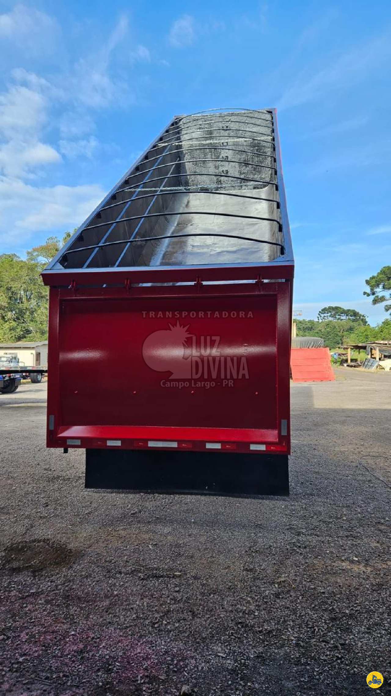 CARRETA SEMI-REBOQUE BASCULANTE Transportadora Luz Divina  CAMPO LARGO PARANÁ PR